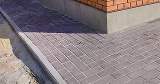 Укладка плитки на отмостку: Цена от 870 руб. в Кирове-Чепецке от ТротуарнаяПлитка