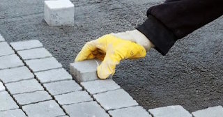 Укладка тротуарной плитки 50 на 50 в Кирове-Чепецке в октябре