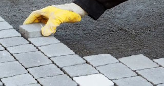 Укладка брусчатки в Кирове-Чепецке - цена от 870 руб. за м2 | ТротуарнаяПлитка
