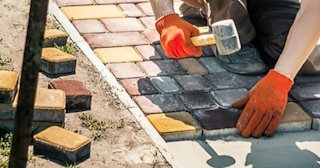Укладка брусчатки «старый город» три цвета в Кирове-Чепецке в октябре