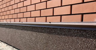 Облицовка цоколя керамогранитом в Кирове-Чепецке в октябре