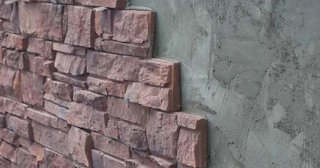 Качественная отделка цоколя фундамента снаружи в Кирове-Чепецке в октябре