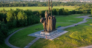 Благоустройство памятников в Кирове-Чепецке от 979 руб. – компания ТротуарнаяПлитка