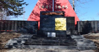 Профессиональное благоустройство памятников в Кирове-Чепецке в октябре